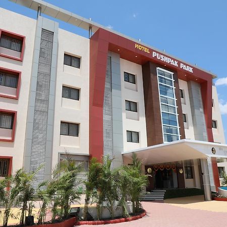 Osmanabad Hotel Pushpak Park מראה חיצוני תמונה