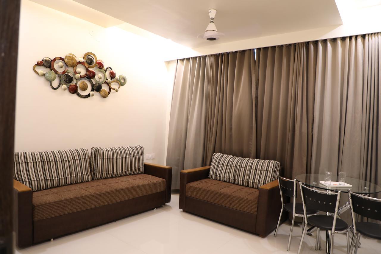Osmanabad Hotel Pushpak Park מראה חיצוני תמונה