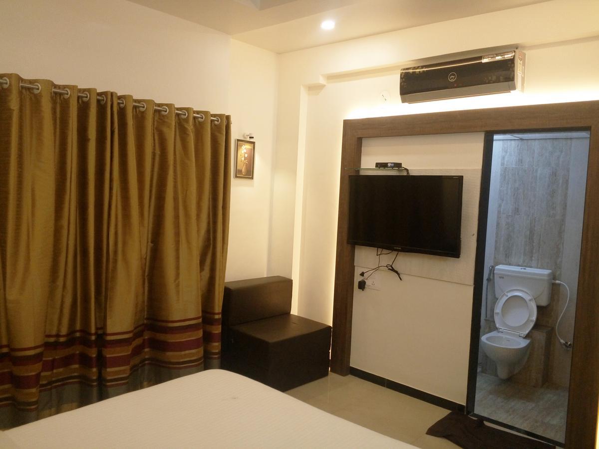 Osmanabad Hotel Pushpak Park מראה חיצוני תמונה