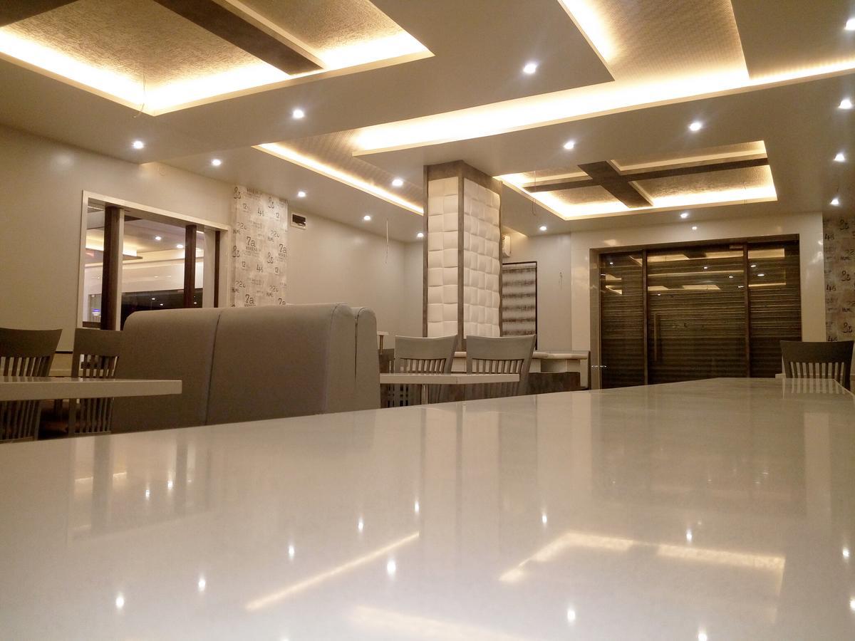Osmanabad Hotel Pushpak Park מראה חיצוני תמונה