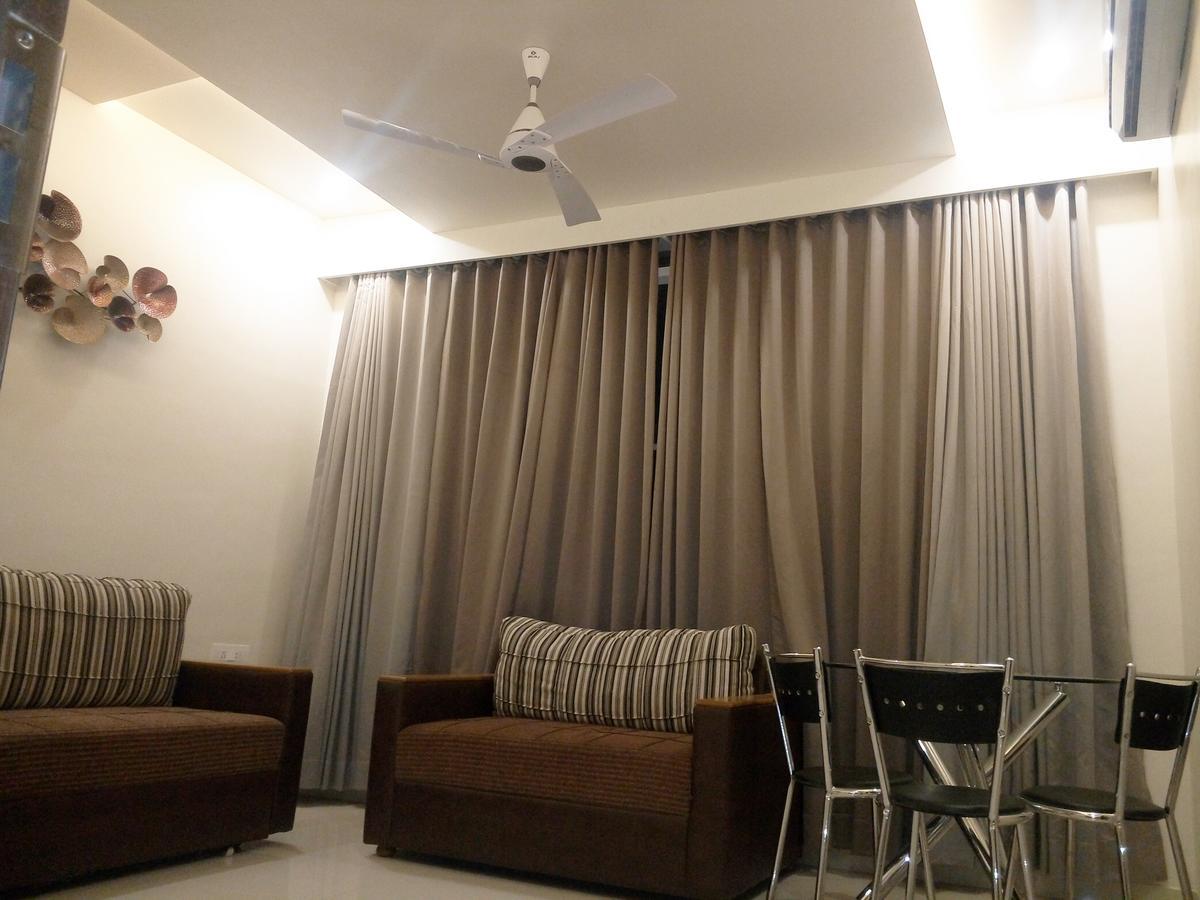 Osmanabad Hotel Pushpak Park מראה חיצוני תמונה