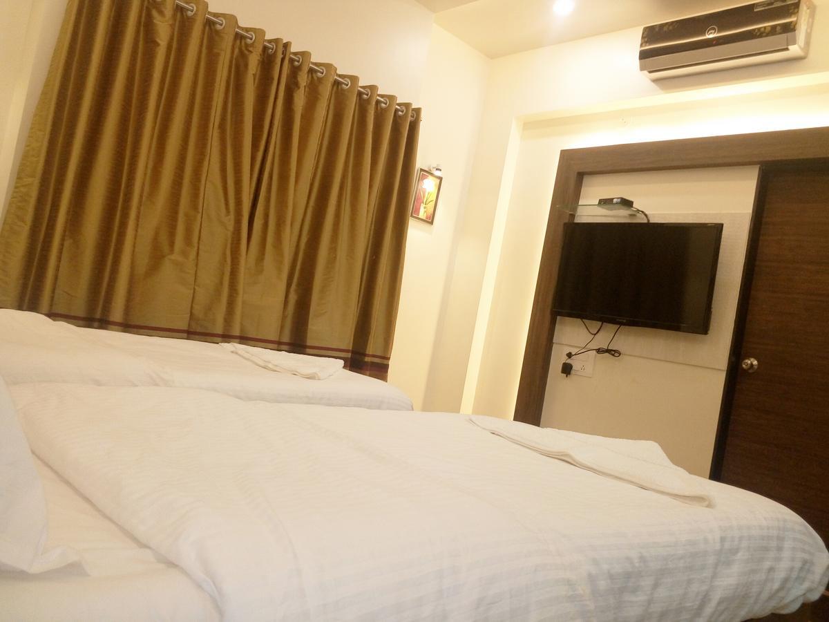 Osmanabad Hotel Pushpak Park מראה חיצוני תמונה
