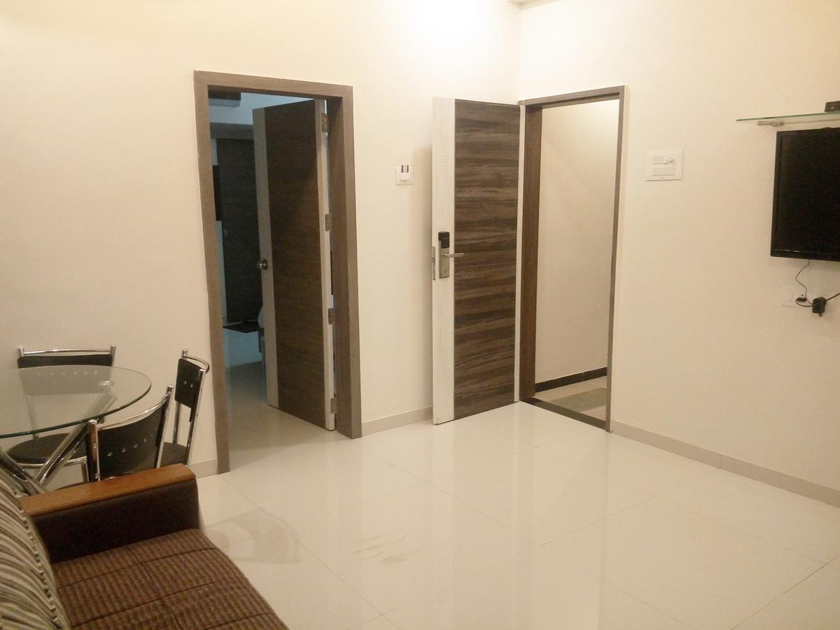 Osmanabad Hotel Pushpak Park מראה חיצוני תמונה